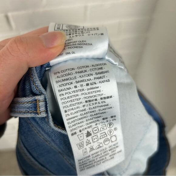 Levi’s Distressed High Rise Denim Shorts Size 28 - Picture 3 of 7